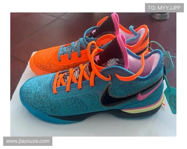 Nike为布朗尼母校塞拉峡谷定制LeBron23篮球鞋展现青春活力与运动精神 Nike为布朗尼母校塞拉峡谷定制LeBron23篮球鞋展现青春活力与运动精神