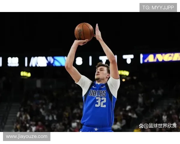 埃奇库姆表现平平24分钟内8投仅4中收获12分4篮板